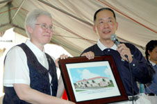 Sr Rita Larivee, M Bang-zyh Liu